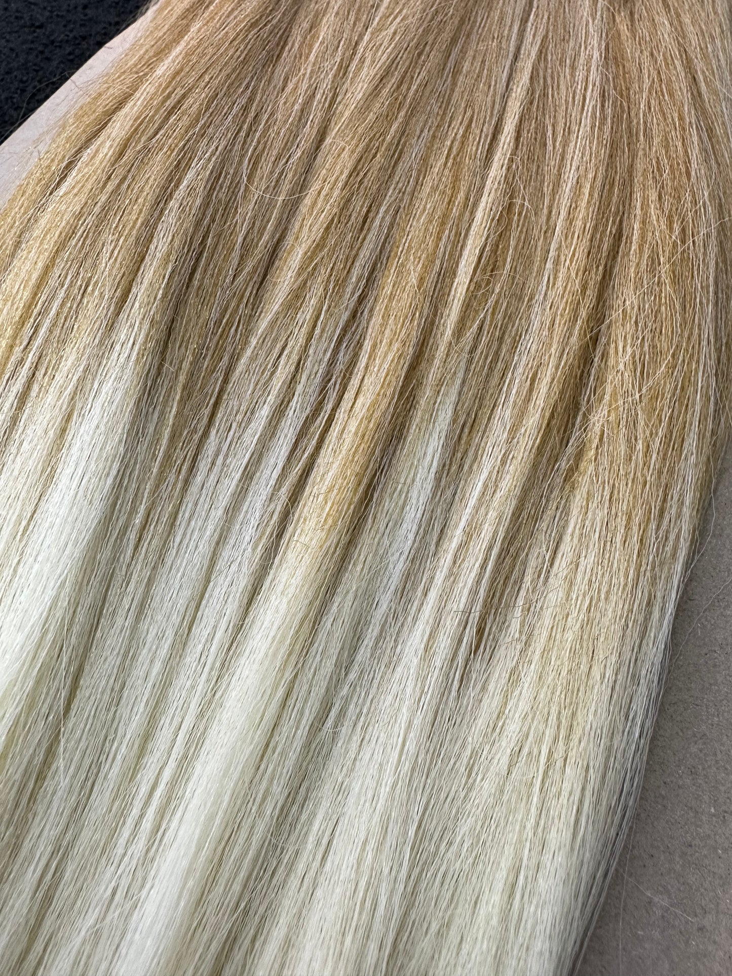 ( EZBRAID®️ Hot Water Curl in #33 ) 40 in a Box . BLEACH BLOND FIBRE