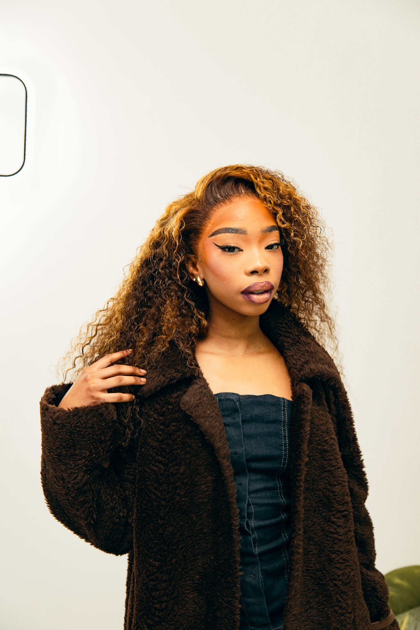20" Dark Highlighted Cambodian Curls Lace Frontal Peruca